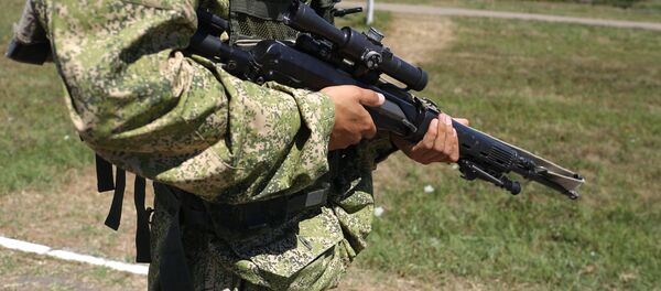 Военнослужащий во время конкурса по полевой выучке среди подразделений специального назначения Зеленая тропа  - Sputnik Узбекистан