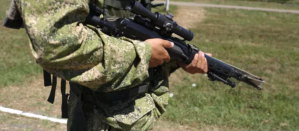 Военнослужащий во время конкурса по полевой выучке среди подразделений специального назначения Зеленая тропа  - Sputnik Узбекистан