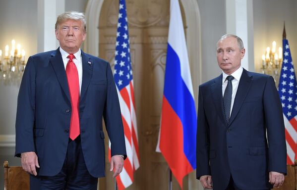 Xelsinkida prezident saroyida Vladimir Putin va Donald Tramp. - Sputnik O‘zbekiston