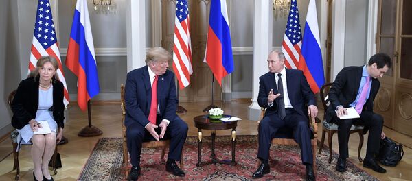 Хельсинкида президент саройида Владимир Путин ва Дональд Трамп учрашуви. - Sputnik Узбекистан