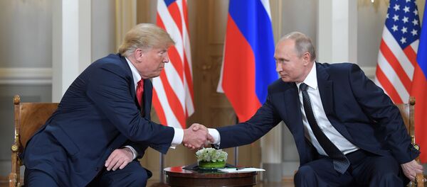 Хельсинкида президент саройида Владимир Путин ва Дональд Трамп учрашуви. Хельсинкида президент саройида Владимир Путин ва Дональд Трамп учрашуви. - Sputnik Ўзбекистон