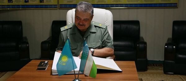 Военные Узбекистана и Казахстана провели совместные учения Военные Узбекистана и Казахстана провели совместные учения - Sputnik Ўзбекистон