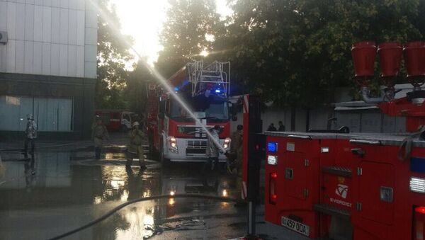 В Мирабадском районе Ташкента произошло возгорание здания бизнес–центра Sigma - Sputnik Ўзбекистон