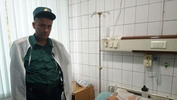 Сотрудник патрульно-постовой службы оказал помощь туристу из Черногории - Sputnik Ўзбекистон