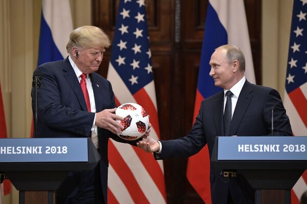 Встреча президента РФ Владимира Путина и президента США Дональда Трампа в Хельсинки - Sputnik Узбекистан