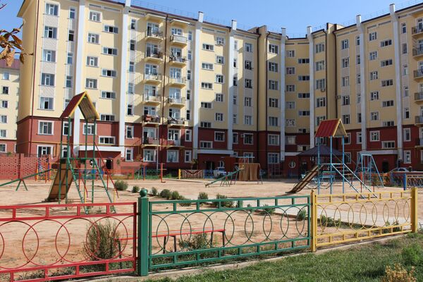 Детская площадка во дворе дома в Ташкенте - Sputnik Узбекистан