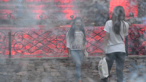 Девушки возле фонтана в Ташкенте - Sputnik Ўзбекистон