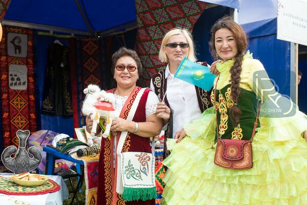 Для гостей также проводился Фестиваль уличной еды народов мира и барабанное шоу. - Sputnik Узбекистан