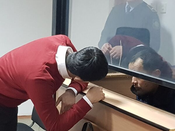 Пассажиры сгоревшего автобуса в Актобе просят 2300 долларов с водителей Пассажиры сгоревшего автобуса в Актобе просят 2300 долларов с водителей - Sputnik Узбекистан