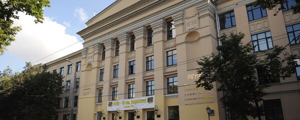 Открытие скульптуры в память о знаменитых выпускниках ВГИКа Открытие скульптуры в память о знаменитых выпускниках ВГИКа - Sputnik Узбекистан