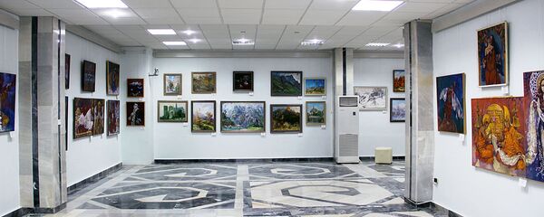 Картины в музее им. Савицкого в Нукусе - Sputnik Узбекистан