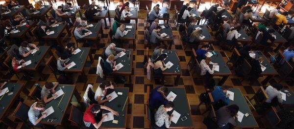 Студенты в аудитории Студенты в аудитории - Sputnik Ўзбекистон