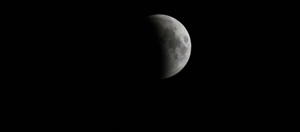 Луна в Ташкенте в период затмения - Sputnik Узбекистан