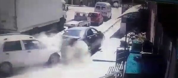 Грузовик без тормозов протаранил 7 авто в Оше, есть пострадавшие — видео - Sputnik Узбекистан