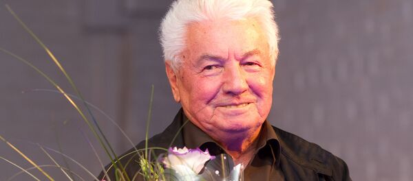 Творческая встреча c Владимиром Войновичем в театре Мост - Sputnik Узбекистан