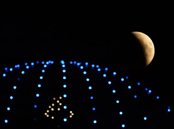 Полное лунное затмение - Sputnik Узбекистан