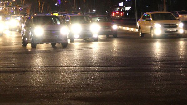 Ночное  автомобильное движение в Ташкенте - Sputnik Ўзбекистон