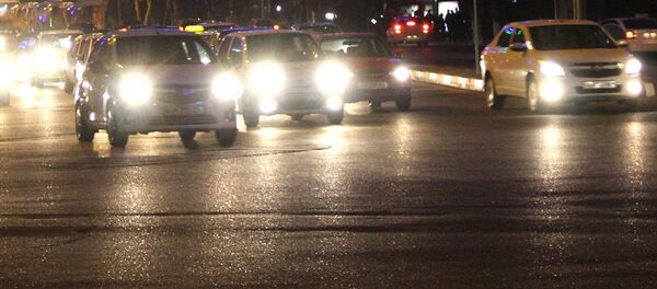 Ночное  автомобильное движение в Ташкенте Ночное  автомобильное движение в Ташкенте - Sputnik Ўзбекистон