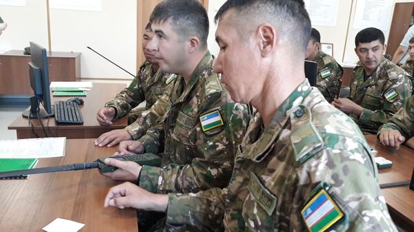 Военнослужащие ВС РУз во время учебный занятий - Sputnik Узбекистан