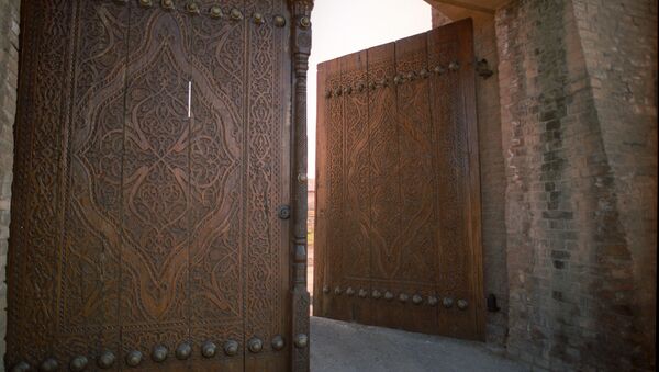 Резные ворота старой крепости - Sputnik Узбекистан
