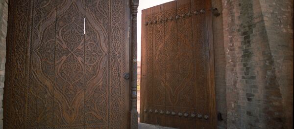 Резные ворота старой крепости Резные ворота старой крепости - Sputnik Узбекистан