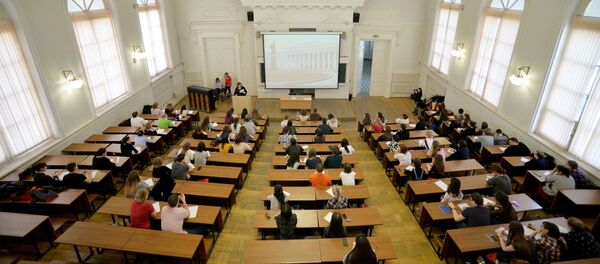 Студенты в аудитории Студенты в аудитории - Sputnik Ўзбекистон