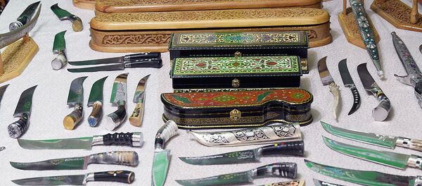 Пожалуй, самый известный нож не только в Центральной Азии, но и во всем мире — чустский клинок пичок. Пожалуй, самый известный нож не только в Центральной Азии, но и во всем мире — чустский клинок пичок. - Sputnik Узбекистан