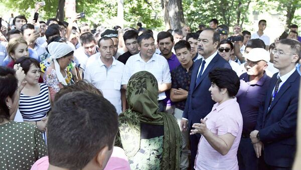 Премьер-министр Узбекистана Абдулла Арипов в первый день тестовых испытаний в вузы посетил столичный Узэкспоцентр - Sputnik Узбекистан