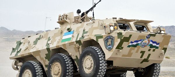 Бронетранспортер с узбекскими военнослужащими Бронетранспортер с узбекскими военнослужащими - Sputnik Ўзбекистон