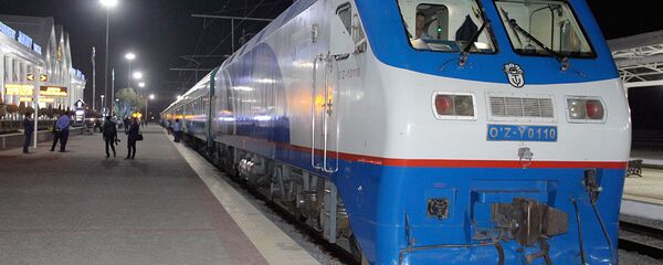 Поезд перед отправлением Поезд перед отправлением - Sputnik Ўзбекистон