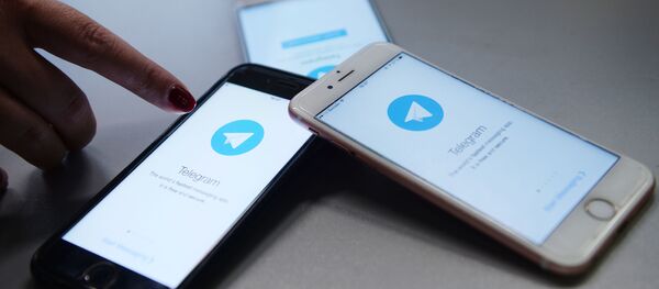 Мессенджер Telegram на экране телефона Мессенджер Telegram на экране телефона - Sputnik Ўзбекистон