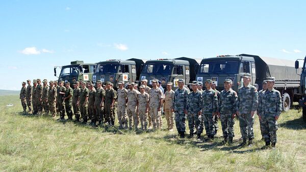 Построение участников перед стартом конкурса Военное ралли на АрМи 2018 - Sputnik Узбекистан