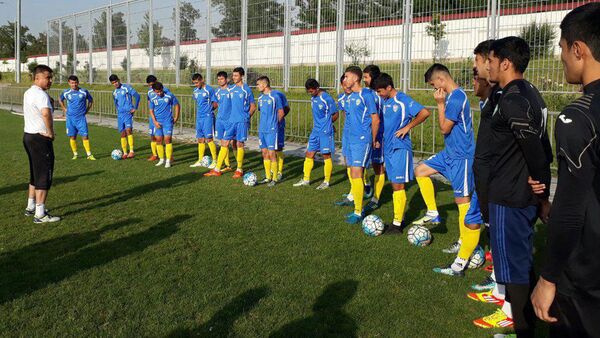 Олимпийская сборная Узбекистана  по футболу готовится к  Азиатским играм в Индонезии - Sputnik Узбекистан