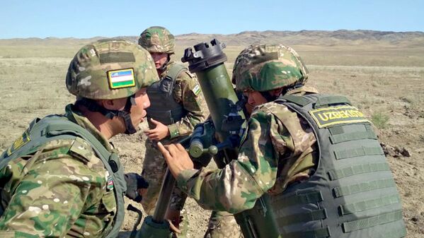 Военнослужащие ВС Узбекистана во время конкурса Мастера артиллерийского огня на АрМи - 2018 - Sputnik Узбекистан