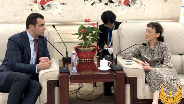 Генеральный секретарь НОК Узбекистана Жасур Матчанов и генсек НОК Китая Кекинг Сонг. - Sputnik Узбекистан
