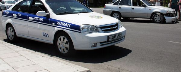 Автомобиль правоохранительных органов Узбекистана на месте ДТП Автомобиль правоохранительных органов Узбекистана на месте ДТП - Sputnik Ўзбекистон