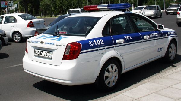 Автомобиль правоохранительных органов Узбекистана на месте ДТП - Sputnik Ўзбекистон