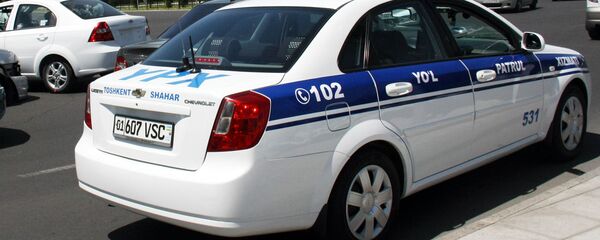 Автомобиль правоохранительных органов Узбекистана на месте ДТП Автомобиль правоохранительных органов Узбекистана на месте ДТП - Sputnik Ўзбекистон