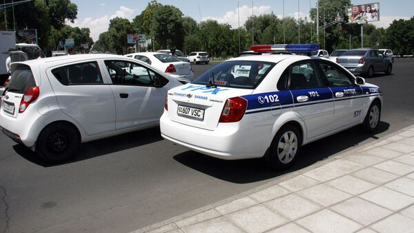 Автомобиль правоохранительных органов Узбекистана на месте ДТП - Sputnik Ўзбекистон
