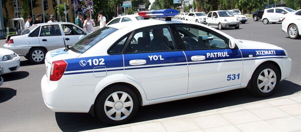 Автомобиль правоохранительных органов Узбекистана на месте ДТП - Sputnik Ўзбекистон