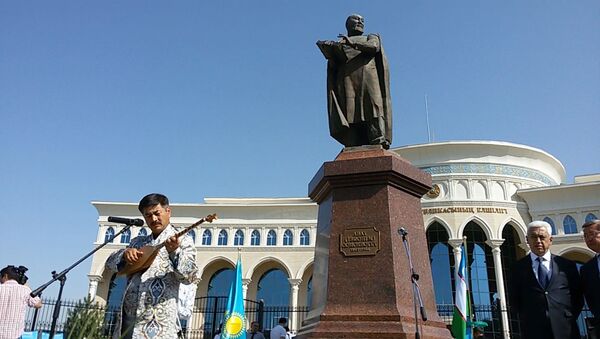Poytaxtda buyuk qozoq shoiri Abay Kunanbayev tavalludining 173 yilligi nishonlandi - Sputnik Oʻzbekiston