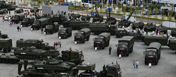 Экспозиция военной техники  Экспозиция военной техники  - Sputnik Ўзбекистон