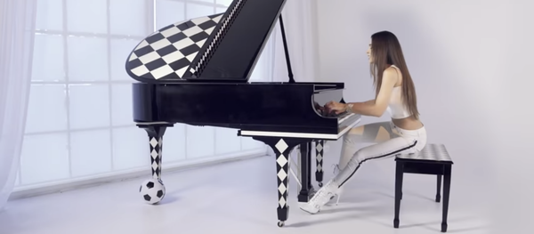 Лола Астанова We Are the Champions - Queen (OFFICIAL VIDEO) Лола Астанова We Are the Champions - Queen (OFFICIAL VIDEO) - Sputnik Узбекистан