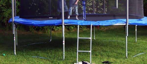 Дети на батуте - Sputnik Узбекистан