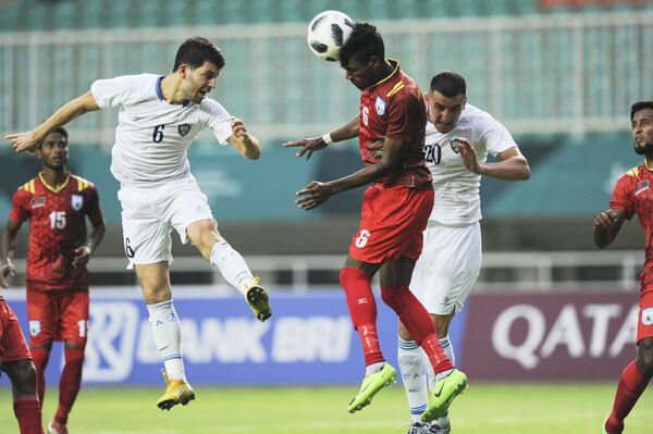 Матч между сборными Узбекистана и Бангладеш по футболу на Азиатских играх в Индонезии - Sputnik Узбекистан