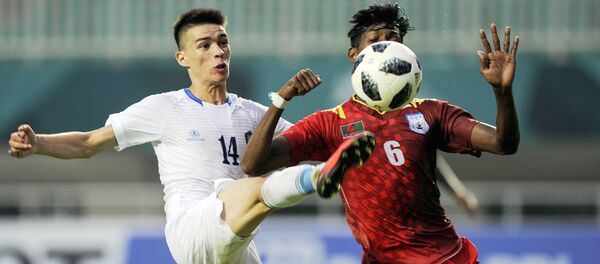 Матч между сборными Узбекистана и Бангладеш по футболу на Азиатских играх в Индонезии - Sputnik Узбекистан
