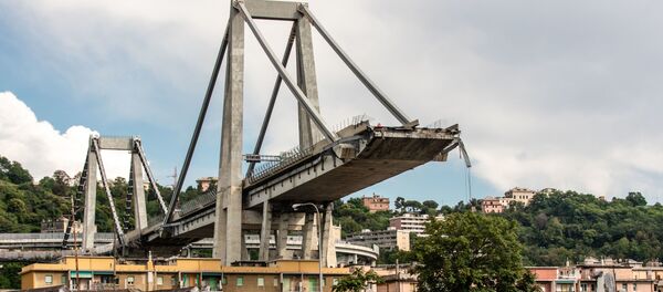 Автомобильный мост обрушился в Генуе Автомобильный мост обрушился в Генуе - Sputnik Узбекистан