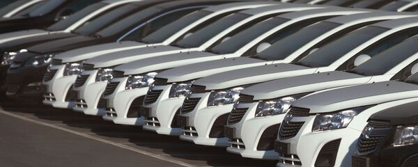 Автомобили Chevrolet на автостоянке Автомобили Chevrolet на автостоянке - Sputnik Ўзбекистон