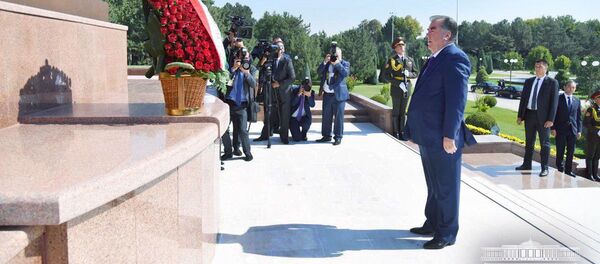 Президент Таджикистана Эмомали Рахмон во время визита в Узбекистан - Sputnik Узбекистан