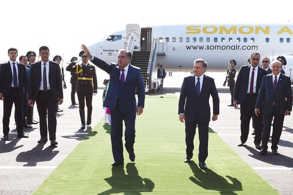 Эмомали Рахмон прибыл в Ташкент - Sputnik Узбекистан